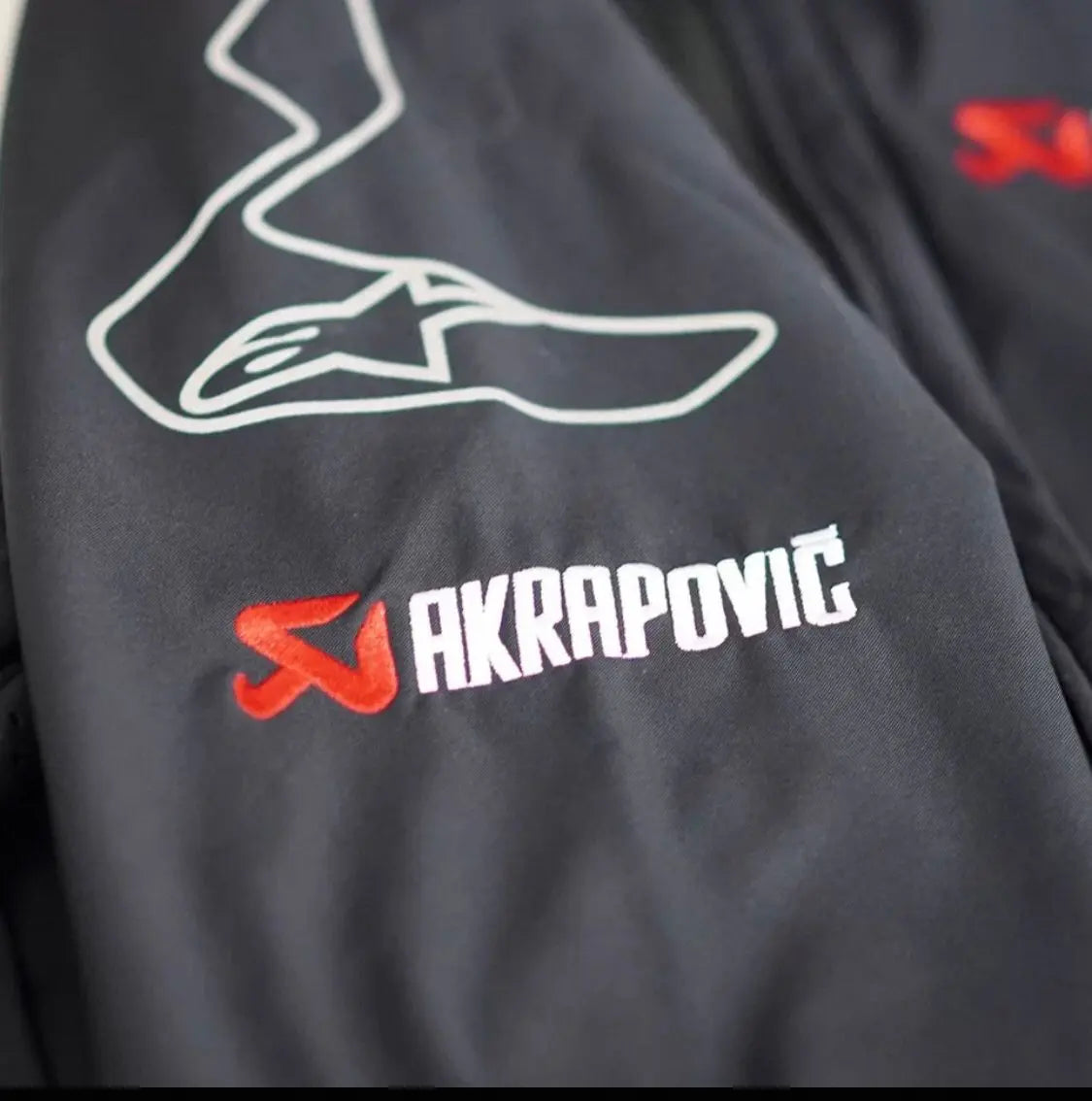 VESTE SOFTSHELL AKRAPOVIC k- NOIR BAMO-France